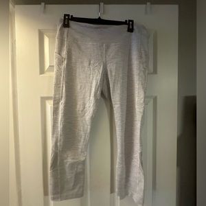 Lululemon mid rise pace rival size 10 capri